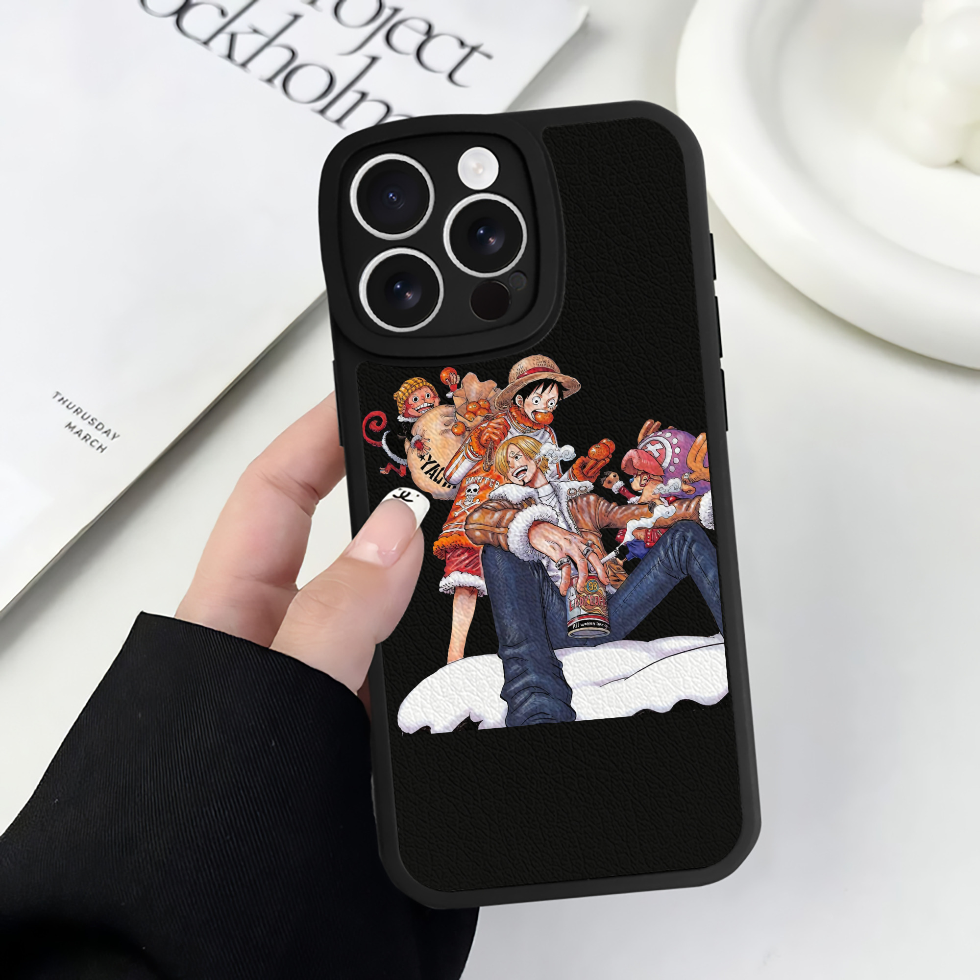 （画像用） ワンピース サンジ ONE PIECE Sanji 【iPhone 16シリーズ対応】シリコンスマホケース（レザー調） 材質：シリコン